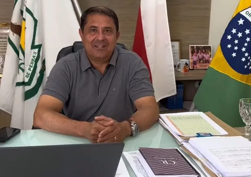 Prefeito de Malhada de Pedras consulta população sobre uso de recursos em combate à seca ou festas
