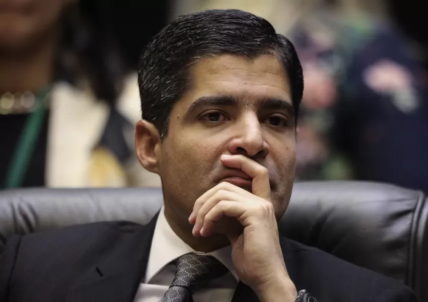 ACM Neto critica sistema de saúde pública da Bahia e aponta mortes na fila da regulação