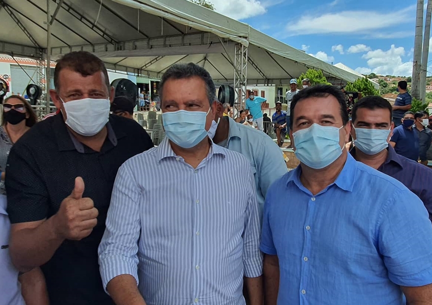 Deputado Marquinho Viana com Rui Costa na entrega de sistema de água em Encruzilhada