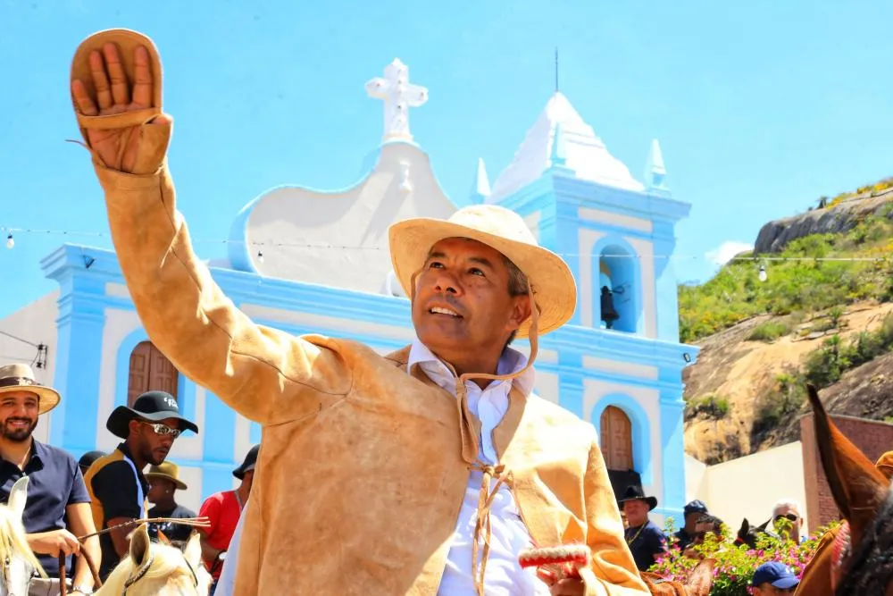 Governador Jerônimo Rodrigues entrega benefícios e participa da Festa dos Vaqueiros em Milagres