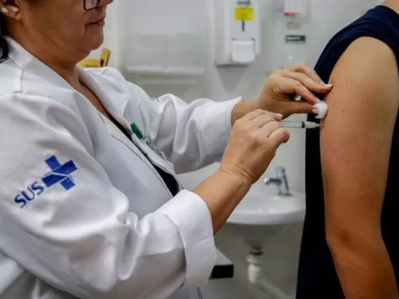 Ministério da Saúde amplia público-alvo da vacinação contra a dengue