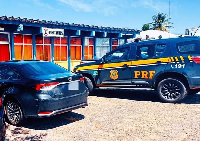Homem é preso com Corolla roubado na BR-324, em Simões Filho