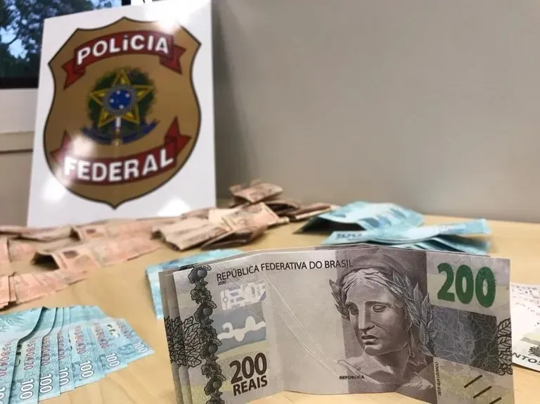 Polícia Federal desarticula esquema nacional de falsificação de dinheiro em operação na Bahia e Acre