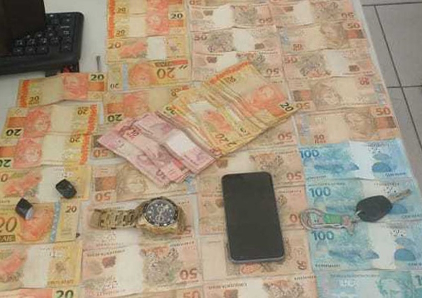 Homens são presos suspeitos de roubar R$ 80 mil de casa de show em Porto Seguro