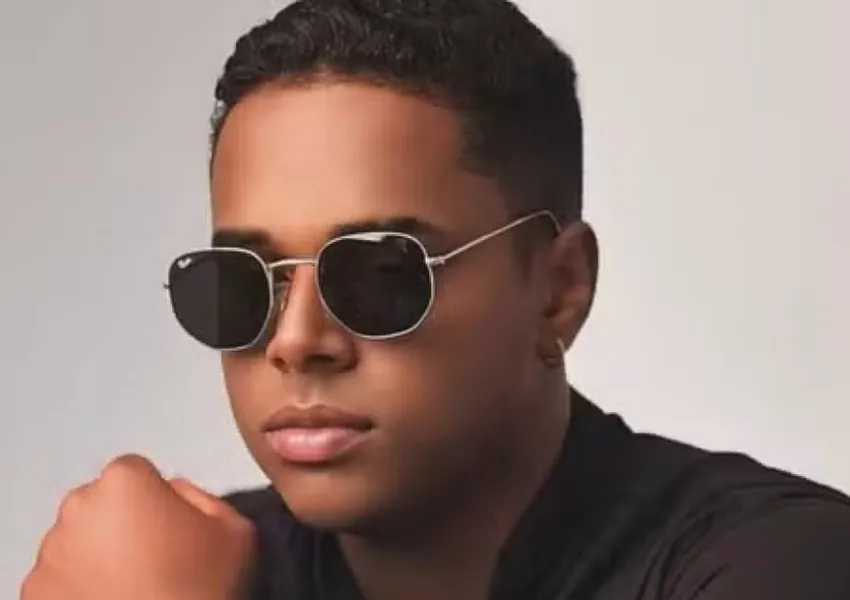Cantor de arrocha é preso suspeito de agredir a esposa durante briga