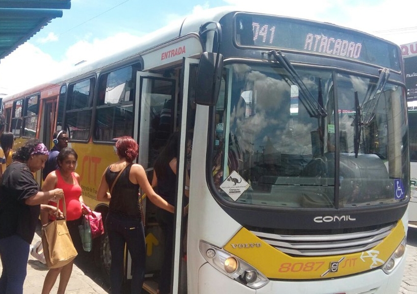 Funcionários de empresa de ônibus paralisam atividades em Vitória da Conquista