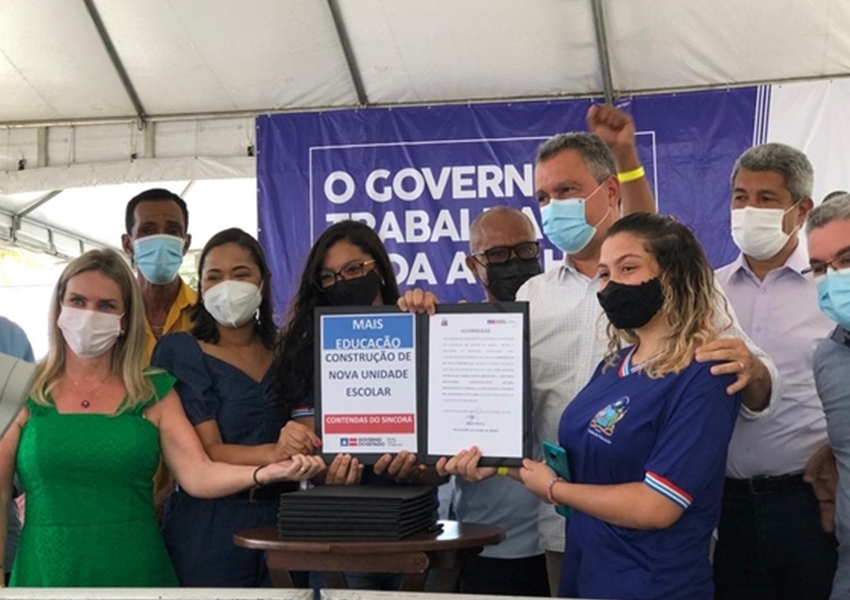 Rui, Ivana e Margareth entregam benefícios para Contendas do Sincorá