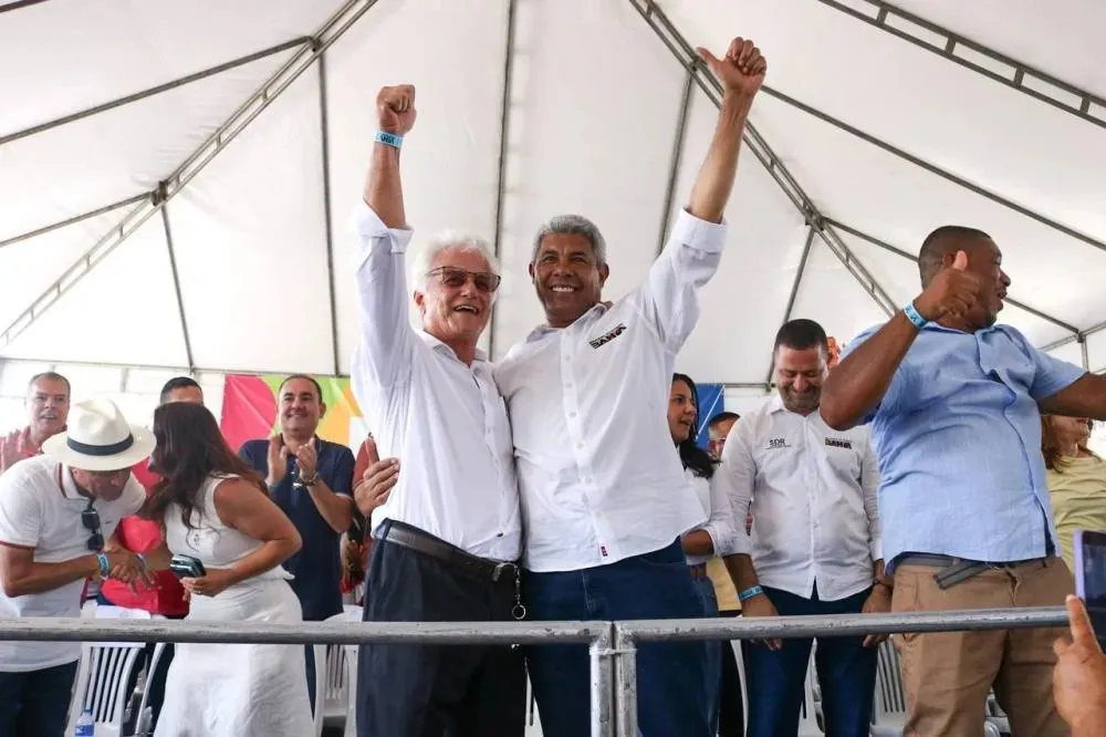 Prefeito de Araçás, do União Brasil, anuncia apoio à reeleição de Jerônimo Rodrigues