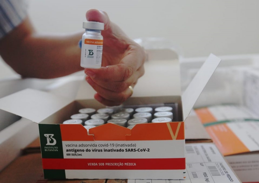 Remessa com 60.200 doses da Coronavac chega à Bahia
