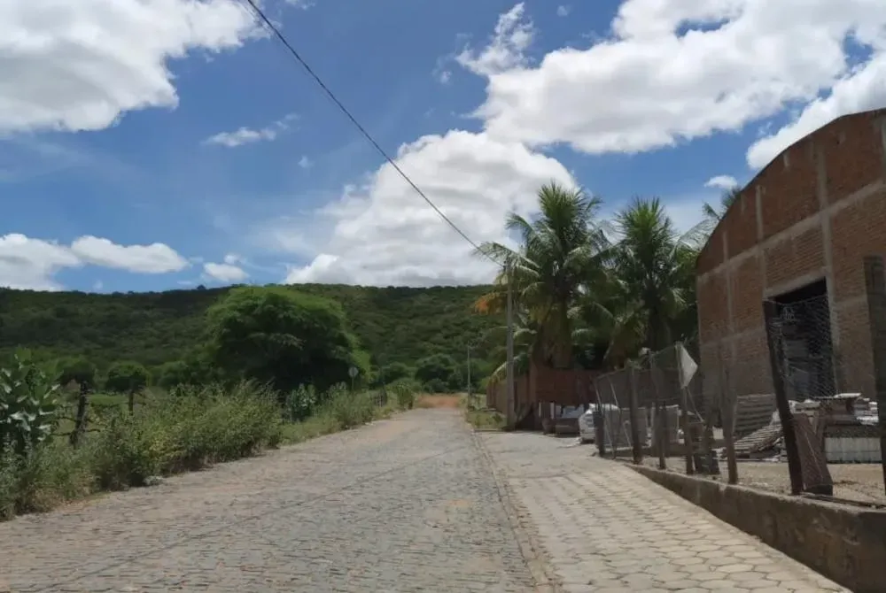 Ivana Bastos viabiliza extensão da rede elétrica na localidade Pé do Morro, em Botuporã