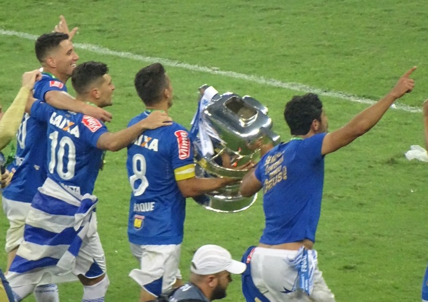 Brasil em azul e branco!  Cruzeiro é penta da Copa do Brasil nos pênaltis