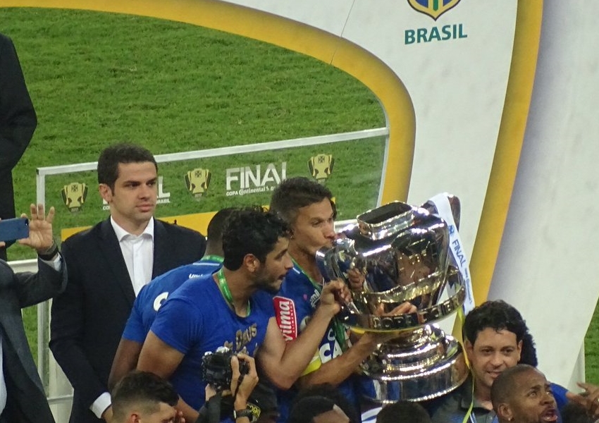 Brasil em azul e branco!  Cruzeiro é penta da Copa do Brasil nos pênaltis