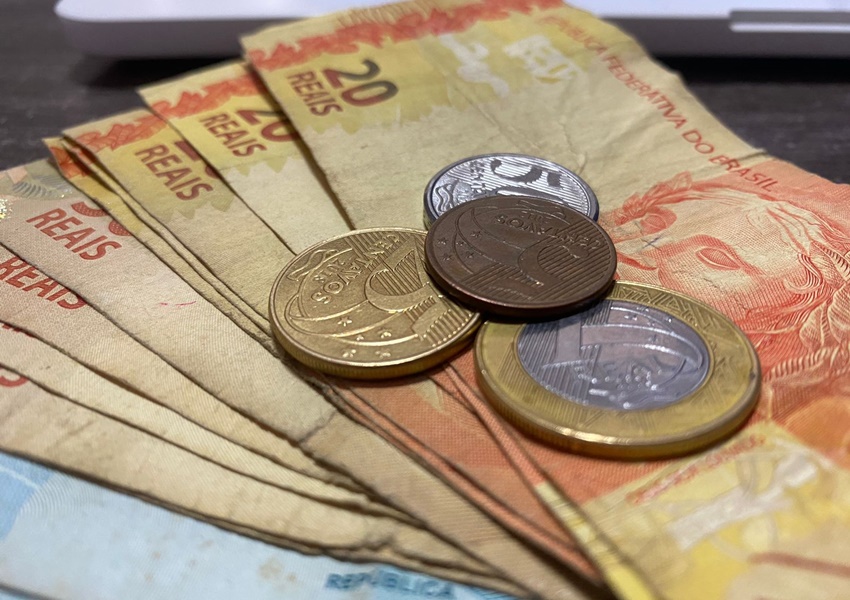 Quase 37% dos trabalhadores recebem até 1 salário mínimo no Brasil