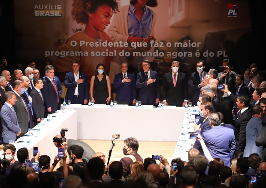 Após dois anos sem partido, Bolsonaro se filia ao PL
