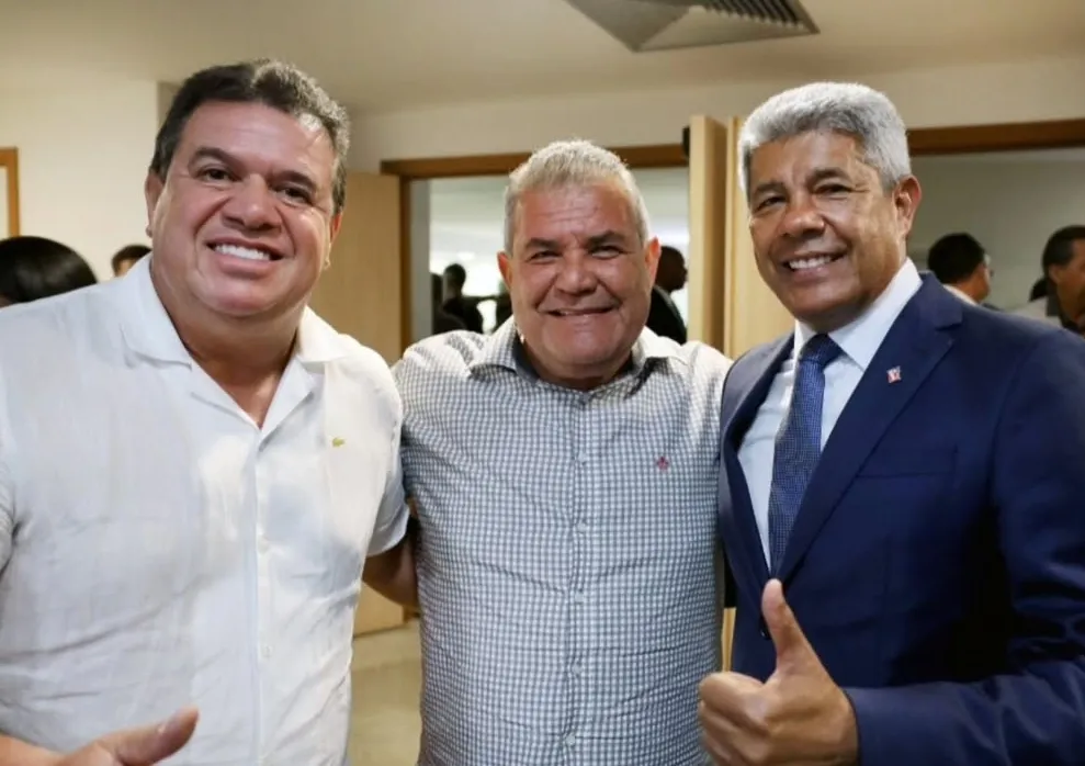 Jerônimo Rodrigues recebe prefeito de Contendas do Sincorá e deputado Marquinho Viana