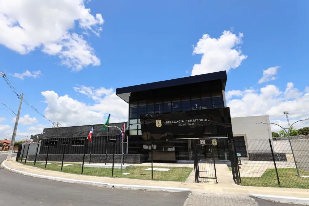Homem é preso em Itambé com arma de uso restrito e mais de 50 mil reais