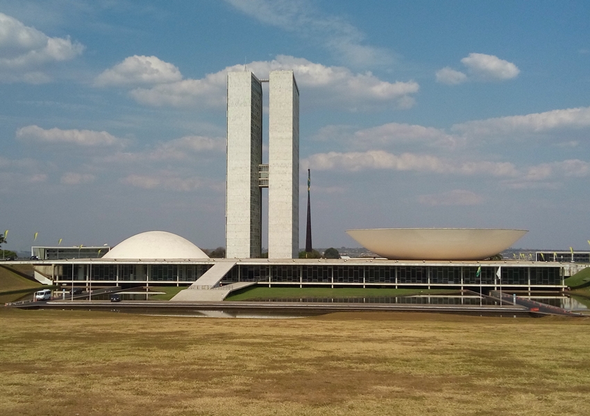 Após pressão, governo avalia aumentar fundo eleitoral de R$ 1,8 bi para R$ 3,7 bi