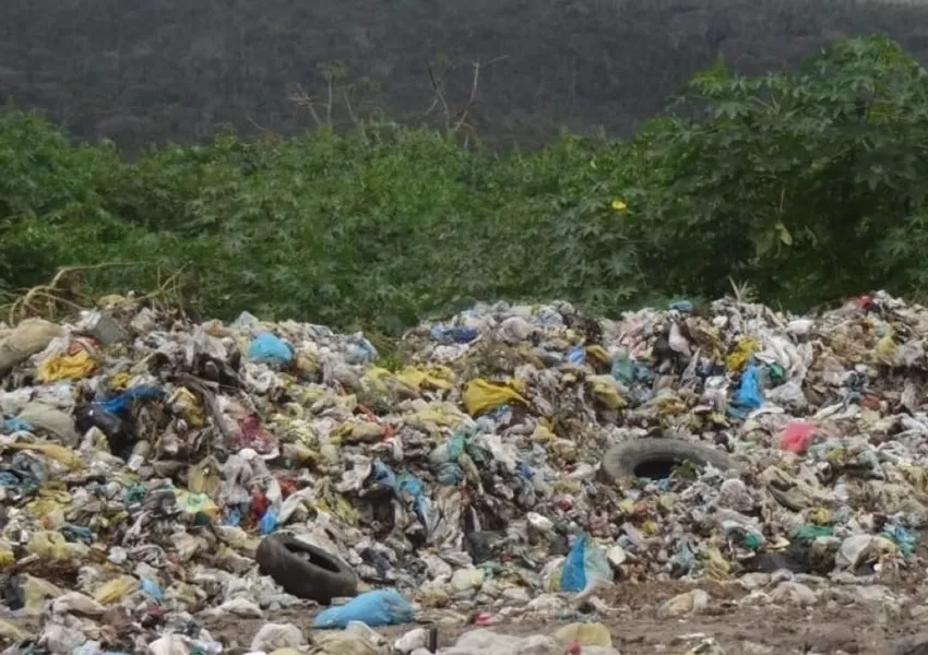 Ministério Público aciona Prefeitura de Entre Rios para regularizar coleta de lixo