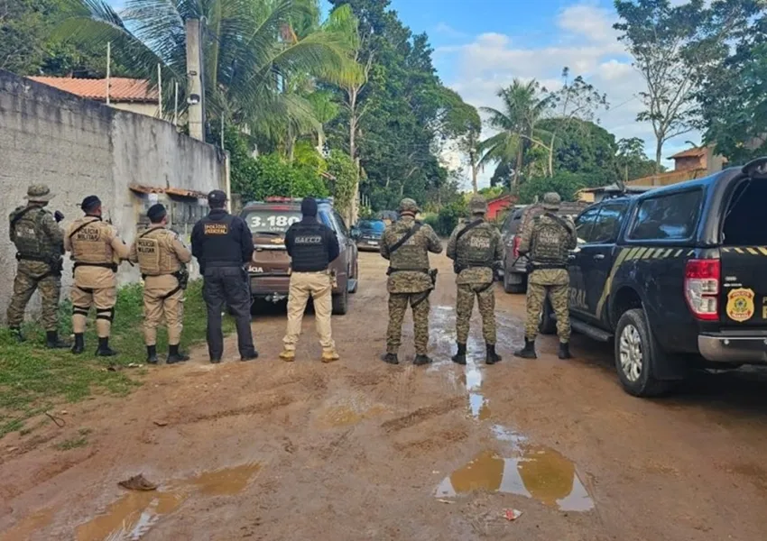 Arraial d’Ajuda é alvo de operação contra facções criminosas