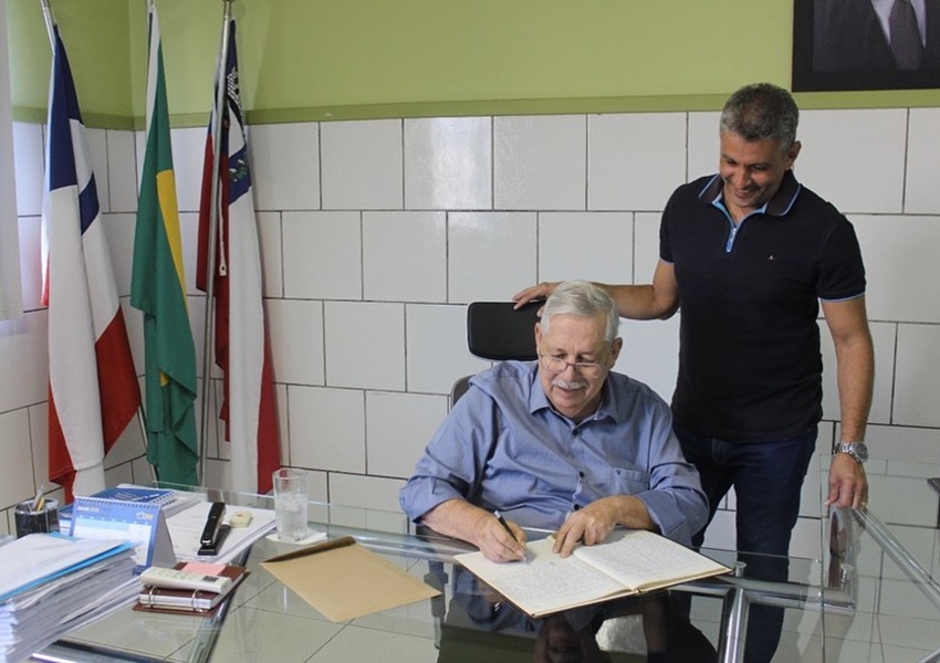 Prefeito Nilo Coelho se licencia por 15 dias; Arnaldo Azevedo assume o executivo guanambiense novamente