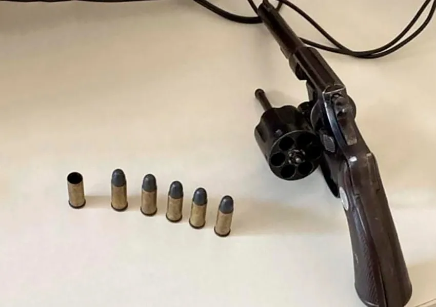 Polícia Militar apreende arma de fogo no centro de Guaratinga