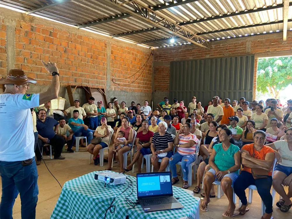 Palestra sobre cultivo intensivo de palma reúne 180 associados no Povoado de Água Branca em Livramento