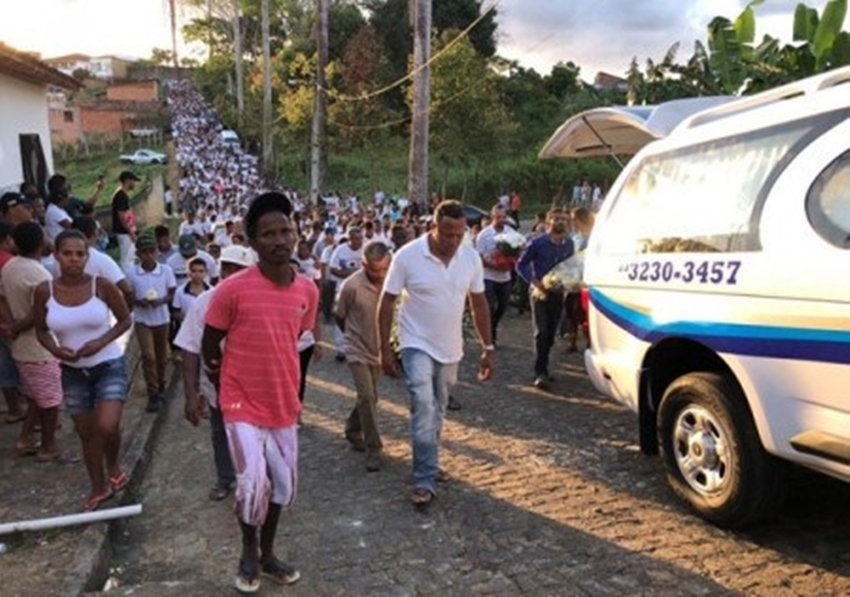 Sepultado em Ibirapitanga o corpo do pastor e ex-cantor da banda Shalom, morto a tiros