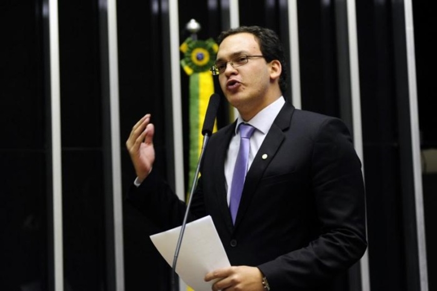 Deputado elogia Neto, mas diz que Rui é um dos melhores nomes que já passou no Estado