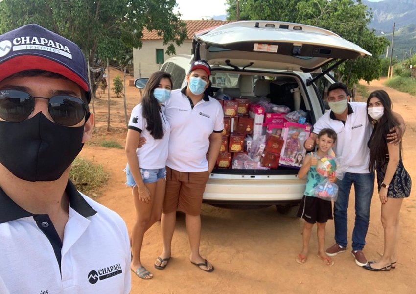 Chapada Iphone realiza entrega de Brinquedos e Panetones à crianças de diversos Bairros e Comunidades de Livramento
