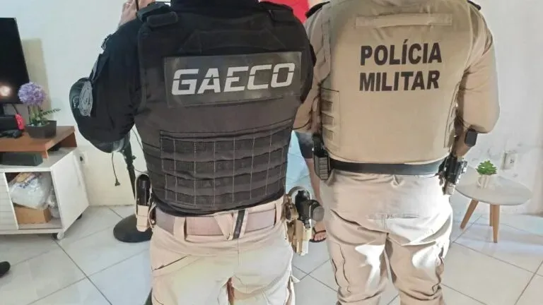 Policiais militares são presos por obstruir investigação sobre milícia em Santaluz