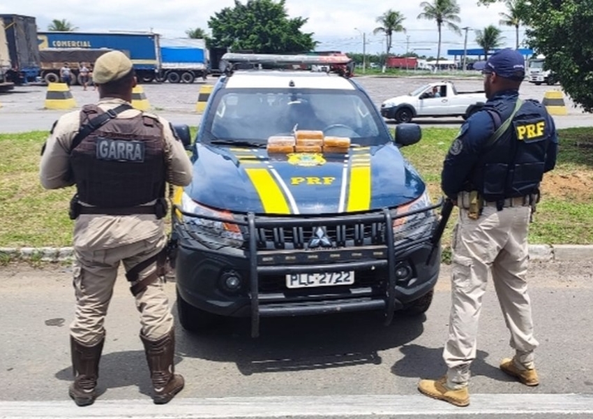 Droga é encontrada escondida em carro durante fiscalização em rodovia na Bahia; três são presos
