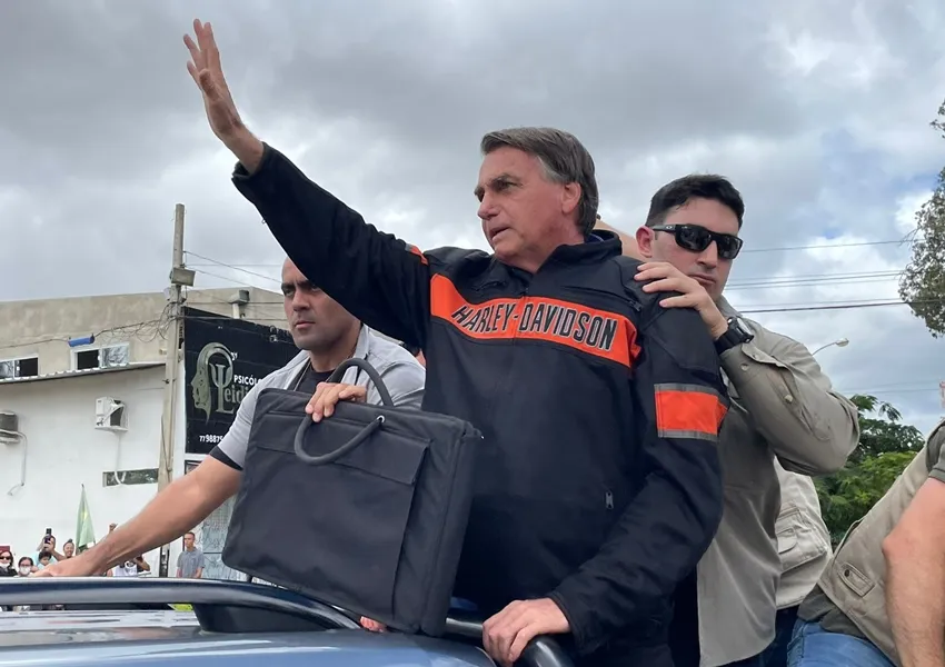 Bolsonaro se coloca como candidato da direita para 2026, apesar de inelegibilidade