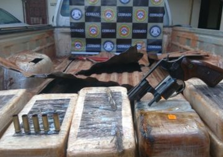 Luís Eduardo: 83 kg de pasta base são encontrados em carroceria de Hilux
