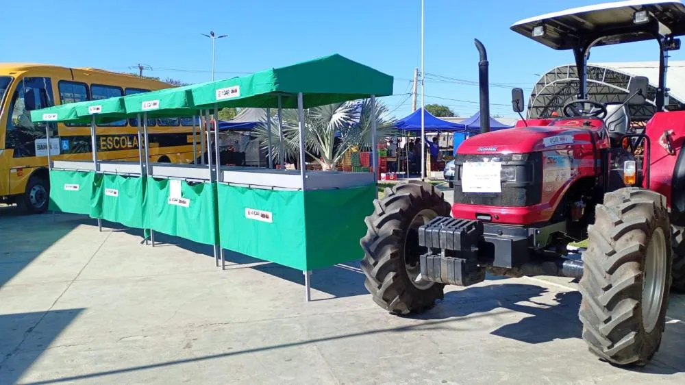 Agricultura familiar ganha reforço com kits, barracas e maquinário no oeste da Bahia