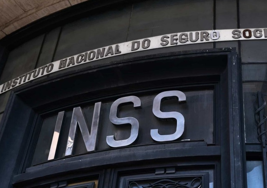 Primeira tarefa será acabar com filas do INSS, afirma Carlos Lupi