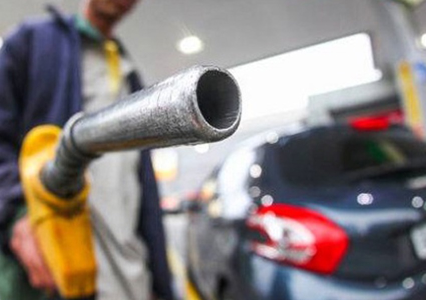 Gasolina pode subir até 14% com retomada de impostos federais e ICMS maior