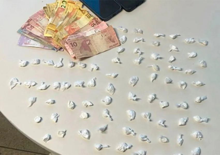 Polícia apreende 76 porções de cocaína com menores em Barra do Choça