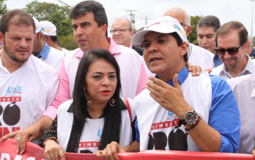 Durante manifestação de prefeitos, presidente da UPB recebe notícia da morte de sua mãe