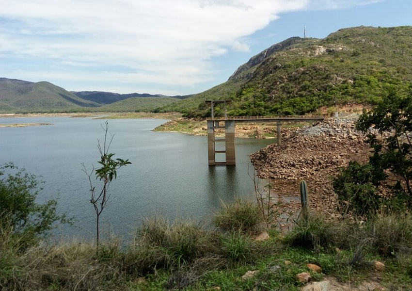 Deputado relata descarte de rejeito hospitalar em barragem de Paramirim
