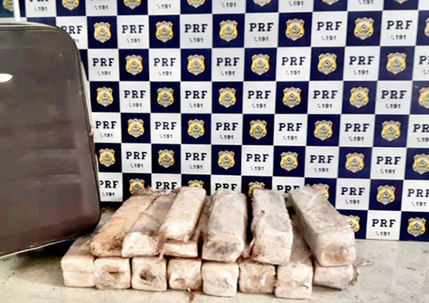 Mulher é presa pela PRF em Vitória da Conquista (BA) transportando 26kg de maconha