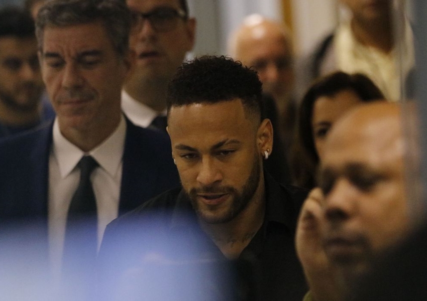 Suspeito de usar nomes de Neymar e Paulo Guedes para receber auxílio é alvo de operação