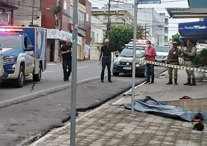 Confusão no centro de Jequié termina com 02 mortos e 01 baleado