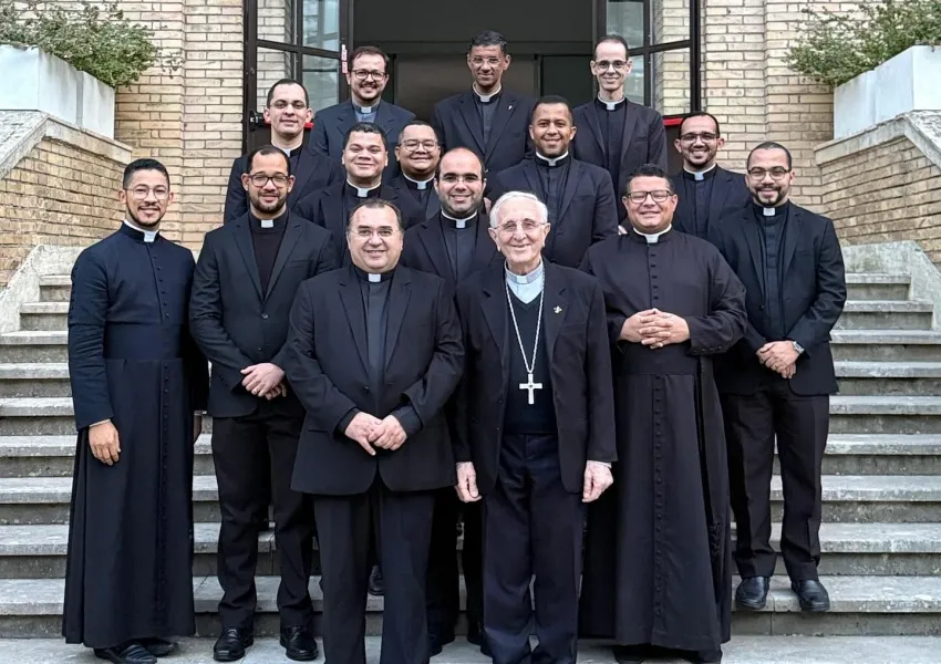 Dom Armando Bucciol e sacerdotes baianos e sergipanos se reúnem no Colégio Pio Brasileiro