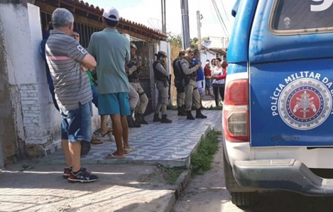 Casal é assassinado dentro de casa em Feira de Santana
