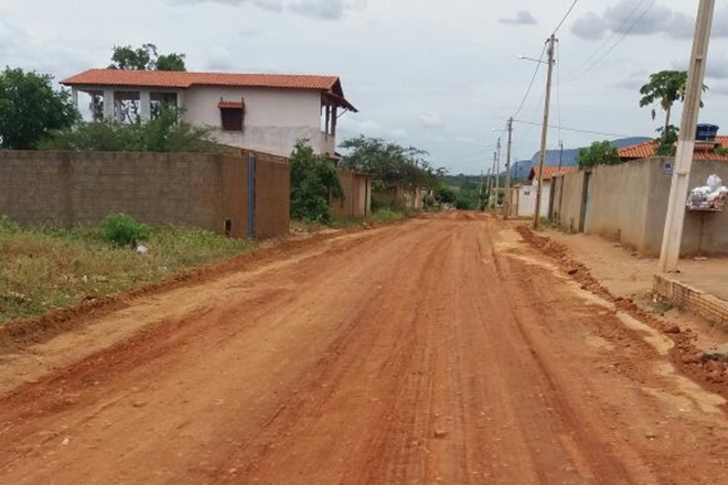 Prefeitura de Livramento dá continuidade à limpeza e recuperação de estradas do município
