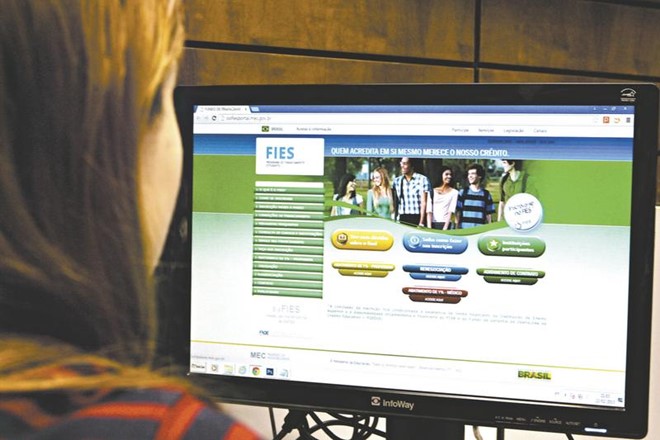 Ministro da Educação diz que Fies será reformulado e terá mais vagas em 2017