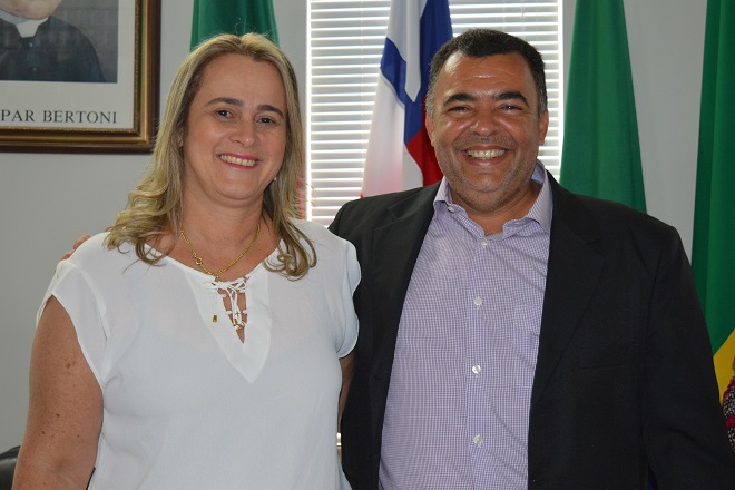 Mensagem de Natal do prefeito eleito Ricardo Ribeiro e vice-prefeita Joanina Sampaio