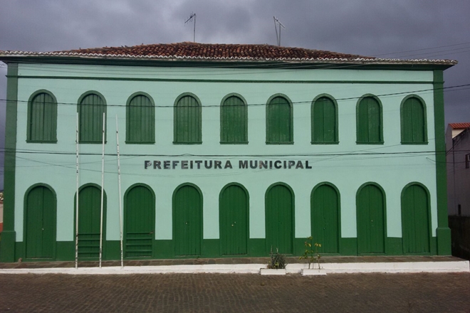 Município de Livramento de Nossa Senhora se compromete a exonerar parentes de prefeito