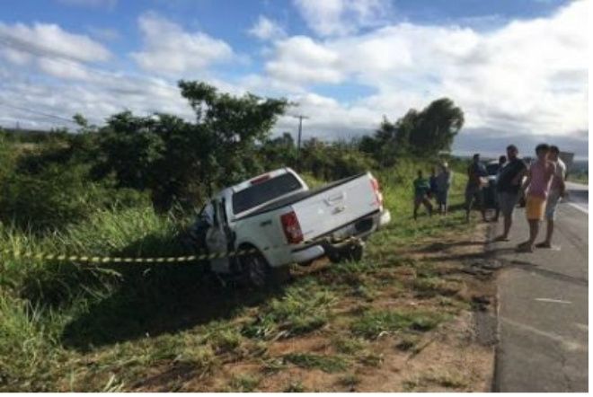 Conquista: Homem morre após batida entre caminhonete e carreta na BR-116