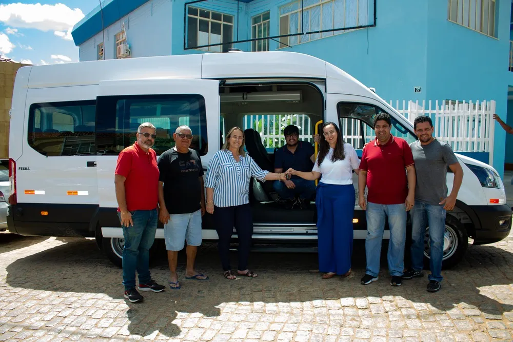 Serviço de Tratamento Fora do Domicílio de Livramento ganha veículo com capacidade para 17 passageiros